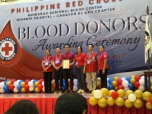 Philippine Red Cross awards Pr. Teddy Ba-ang for donating one gallon of blood
