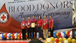 Philippine Red Cross awards Pr. Teddy Ba-ang for donating one gallon of blood